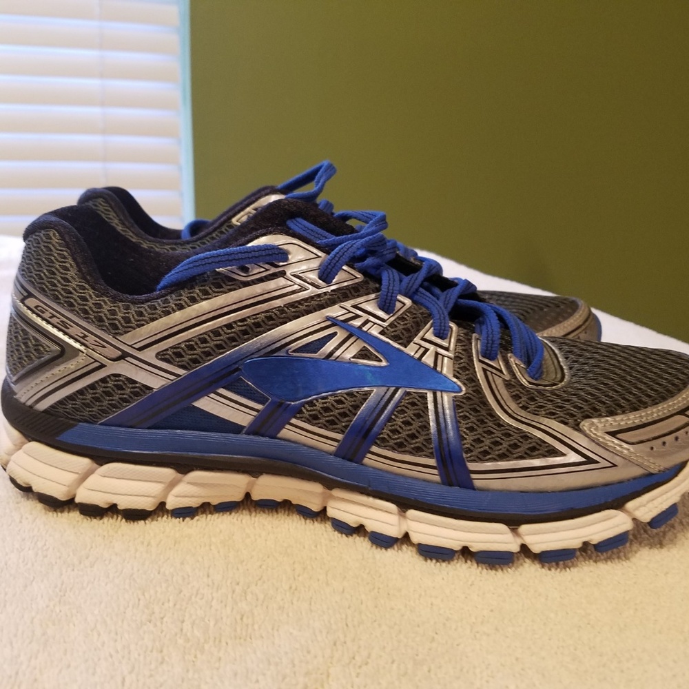 Men's Brooks Adrenaline GTS 17 with Box, Size 10